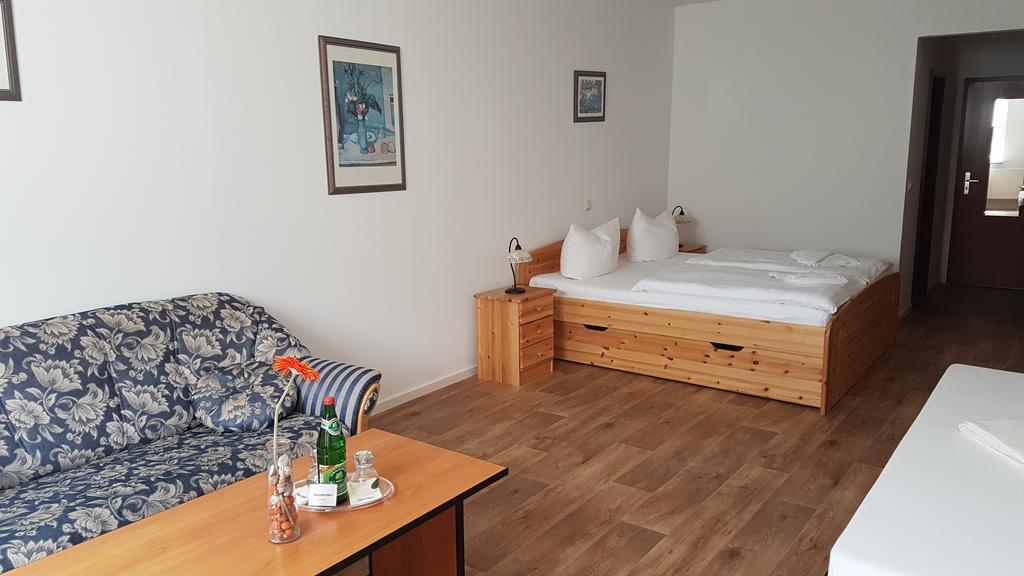 Pension Kastanie Bergen Auf Rugen Buitenkant foto